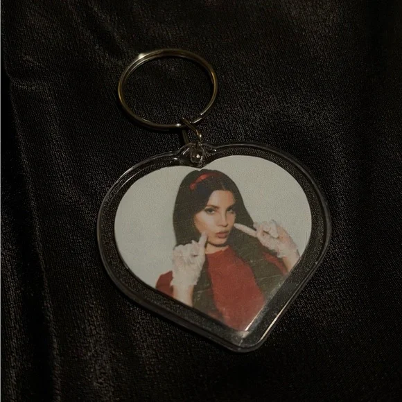 Lana Del Rey Keychain - Picture 1 of 3